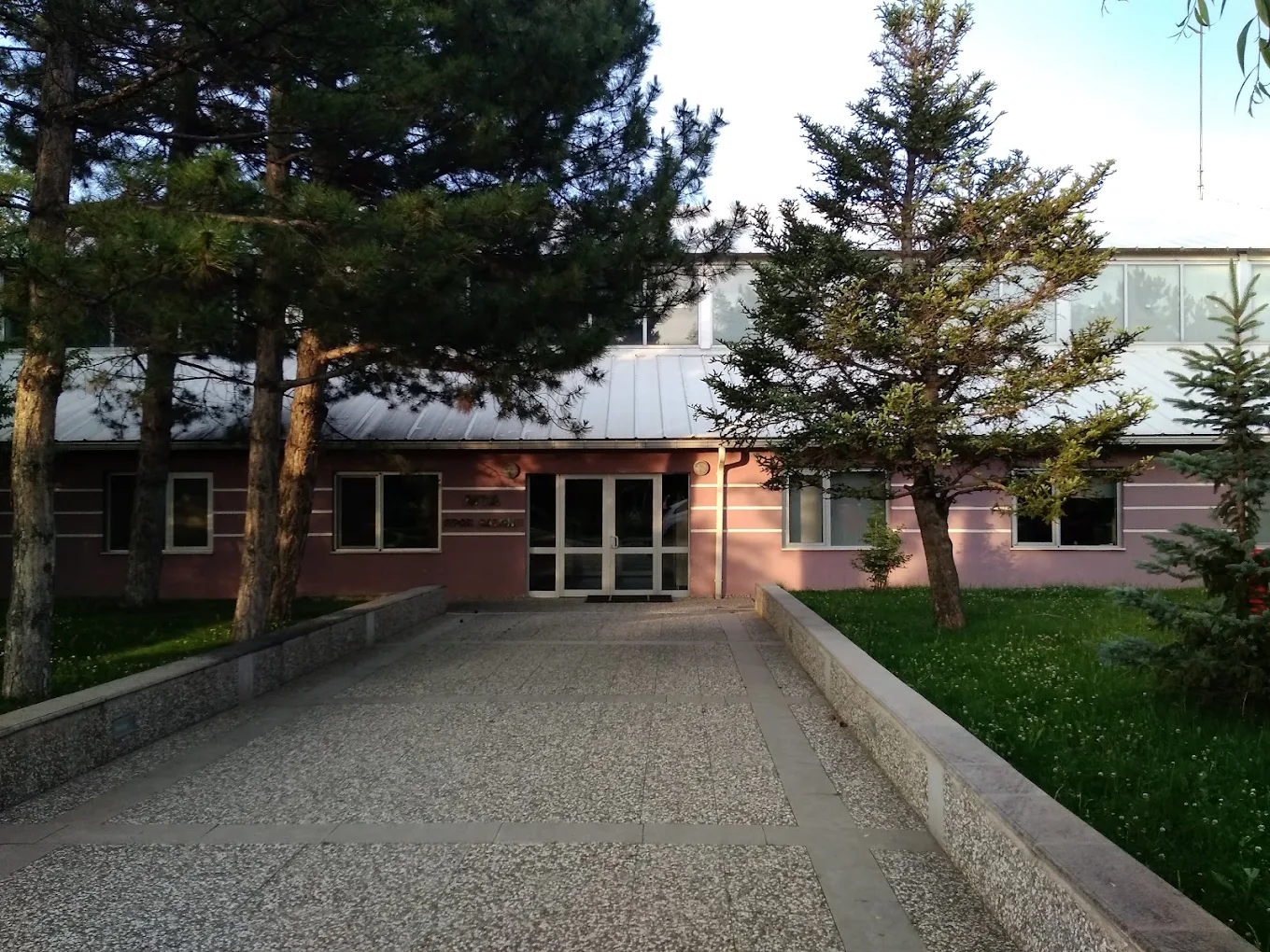 MTA Spor Salonu girişinin dış görünümü